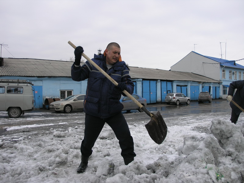 Прокопьевский Водоканал принял участие в субботнике по уборке снега
